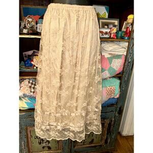 NWT RETRO LACE SKIRT